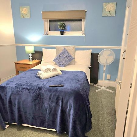 Gillings Villa -Perfect For Long & Short Stays Джилингам Екстериор снимка