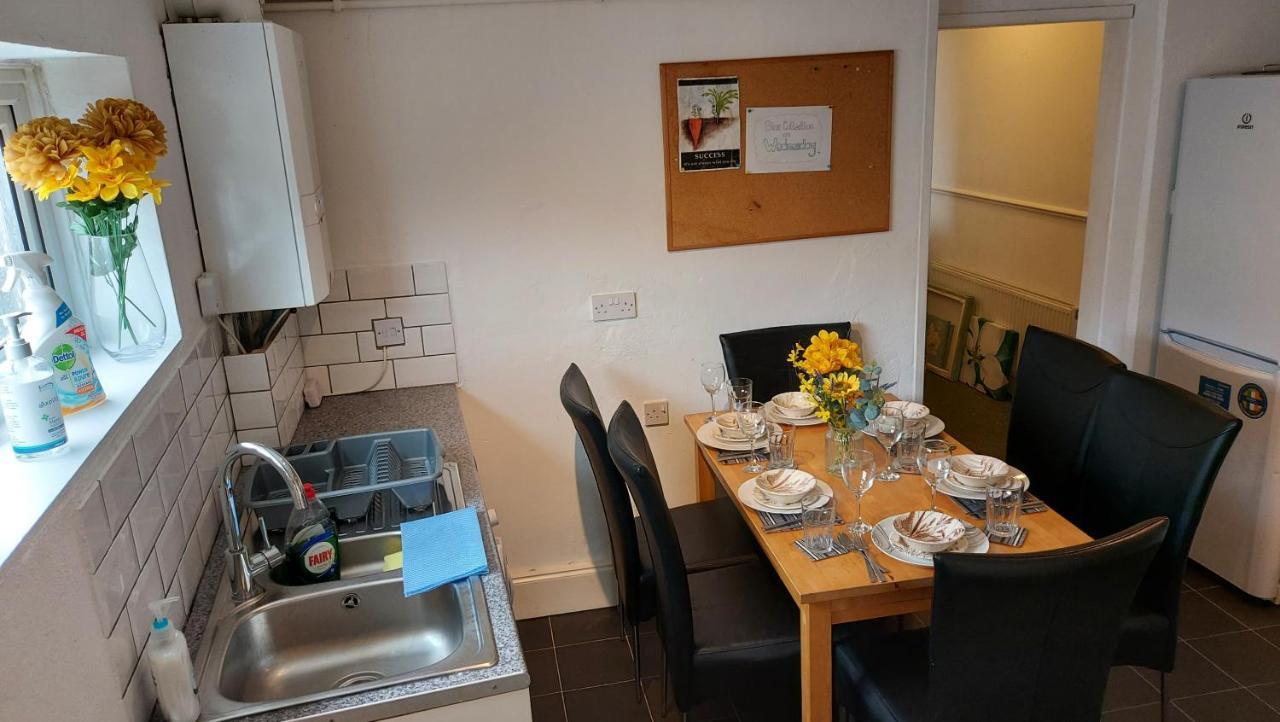 Gillings Villa -Perfect For Long & Short Stays Джилингам Екстериор снимка