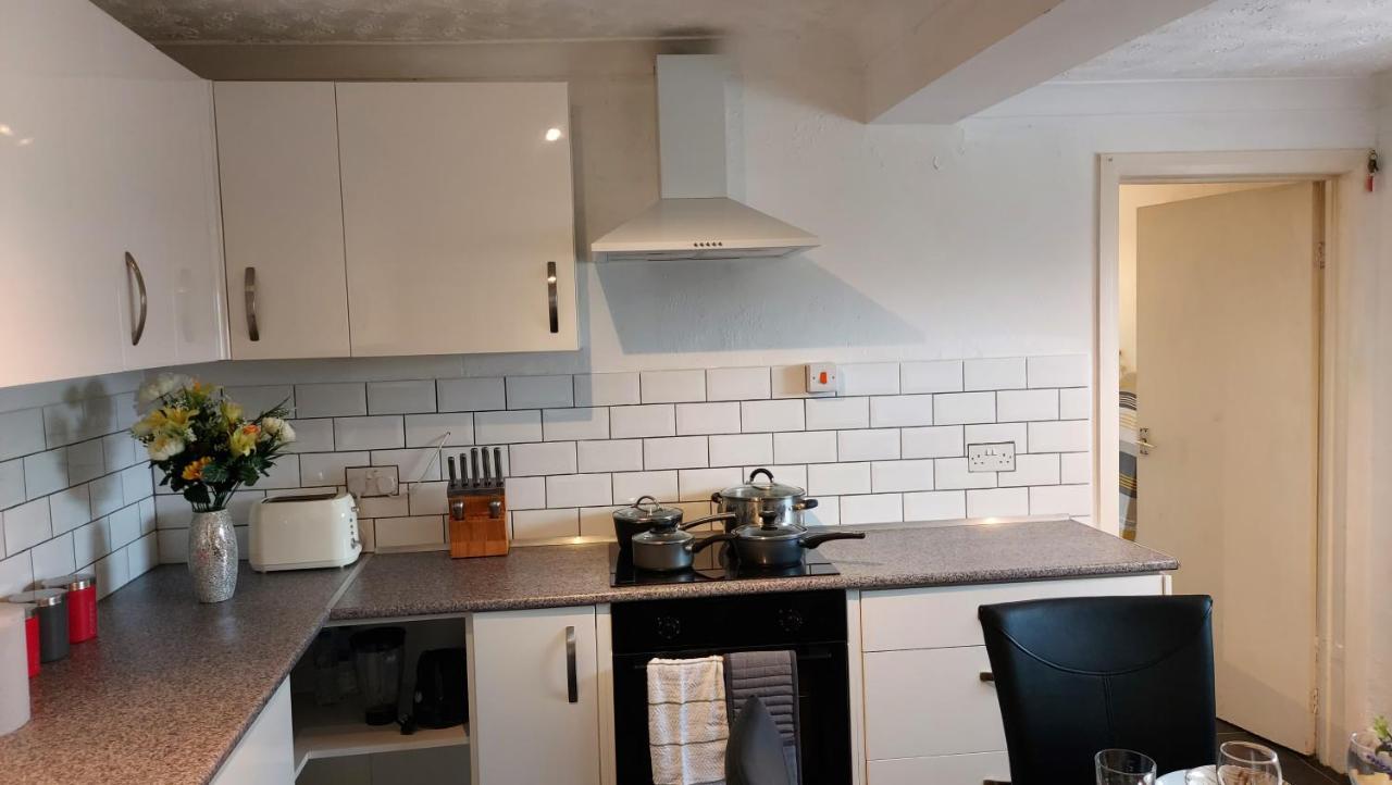 Gillings Villa -Perfect For Long & Short Stays Джилингам Екстериор снимка