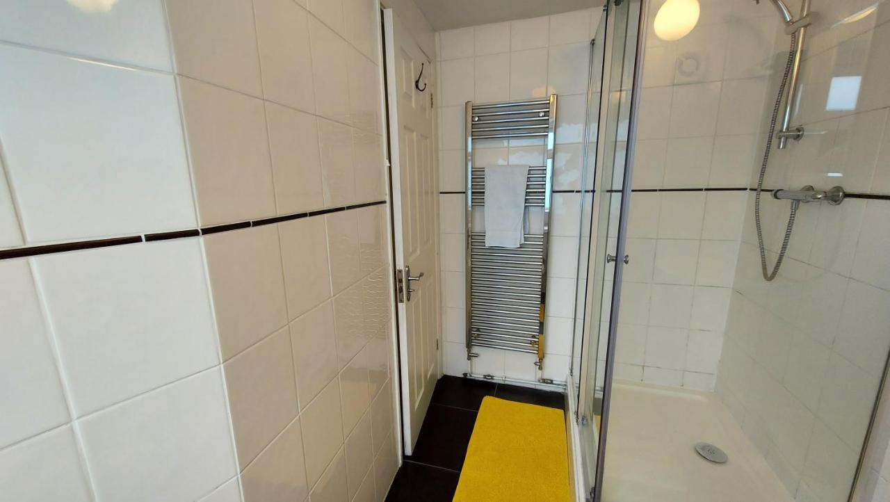 Gillings Villa -Perfect For Long & Short Stays Джилингам Екстериор снимка