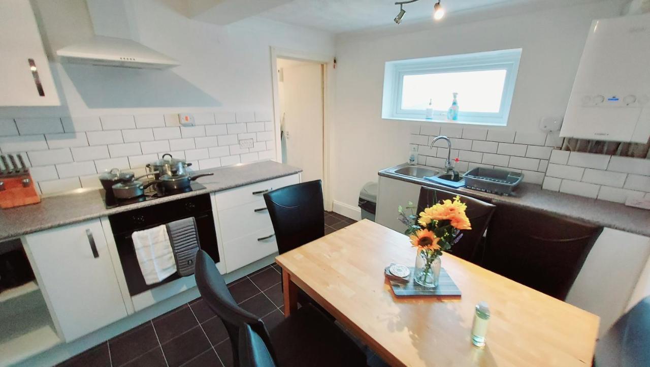 Gillings Villa -Perfect For Long & Short Stays Джилингам Екстериор снимка
