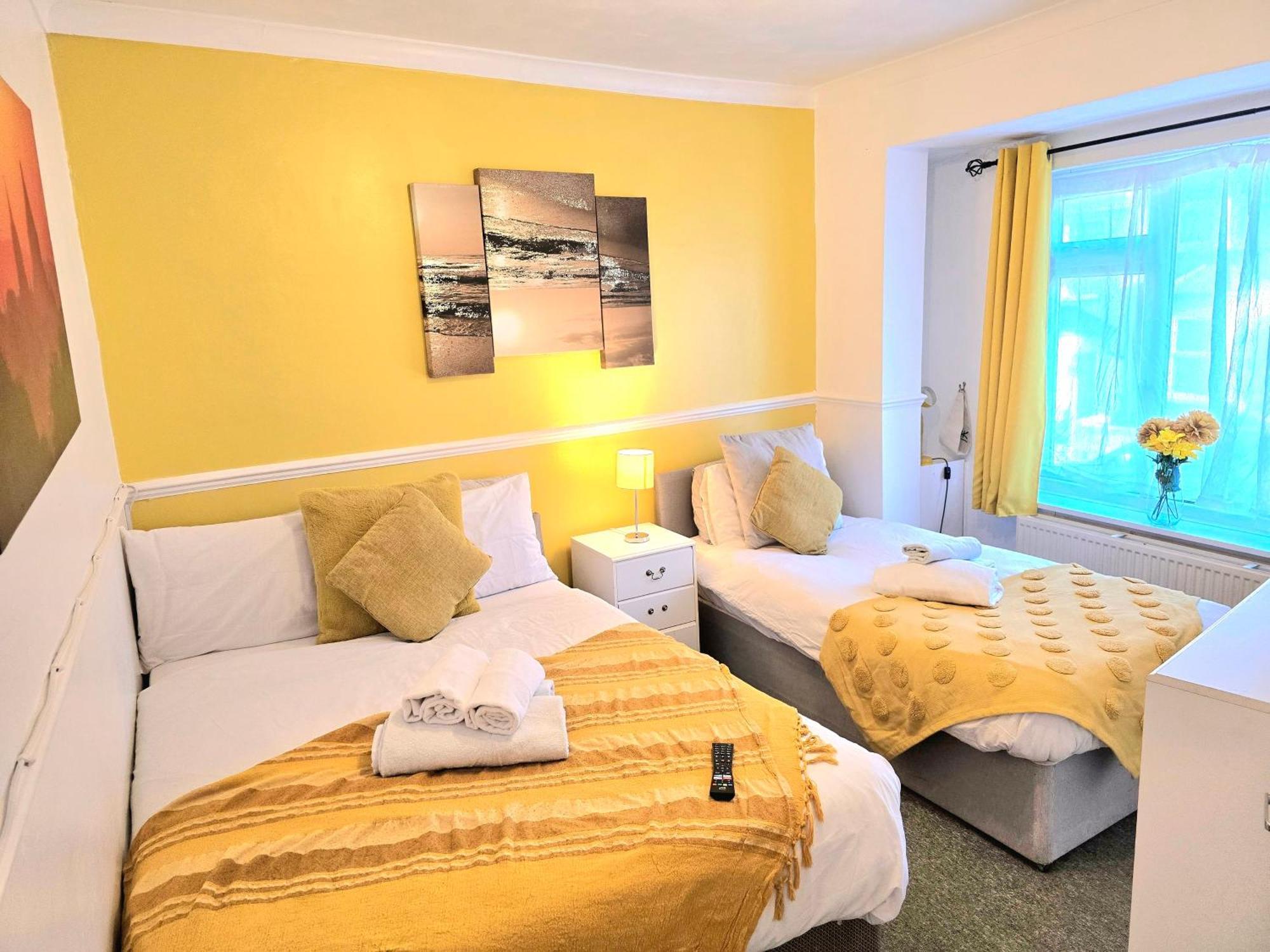 Gillings Villa -Perfect For Long & Short Stays Джилингам Екстериор снимка