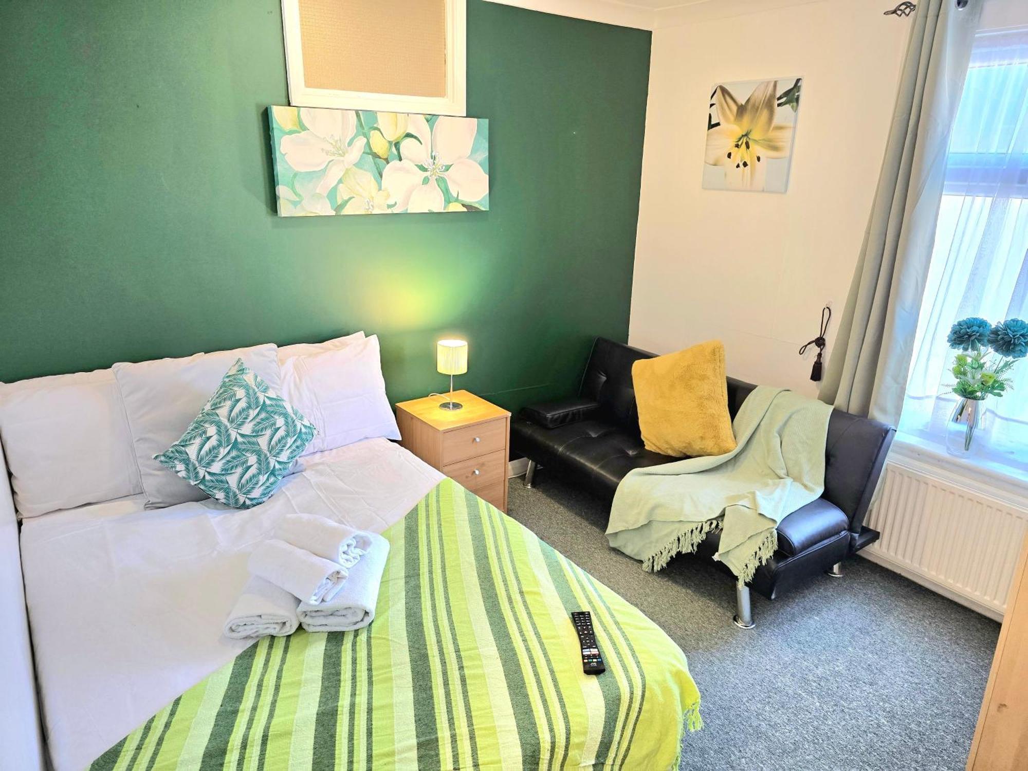 Gillings Villa -Perfect For Long & Short Stays Джилингам Екстериор снимка